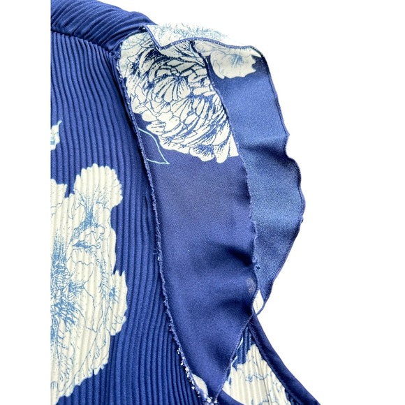 Zac & Rachel Blouse Womens Sz XL Blue White Floral Pleated Fabric Flutter SS Top - Picture 8 of 13